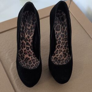 Delicious Black Suede Heels with Leopard Lining